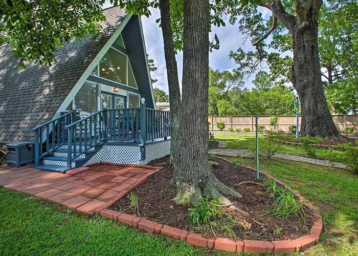 Pet-Friendly Hot Springs Cabin On Lake Hamilton!